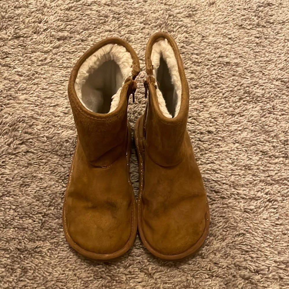 Girls size 11 (youth) brown OshKosh boots with glitter side